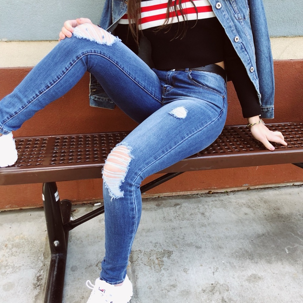 Women’s Jeans 
K’s more classic fashion jeans
Ripped front detail
